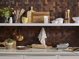 Отделка рабочей зоны на кухне деревянной 3D мозаикой Mosaic Box Shape из термодуба
